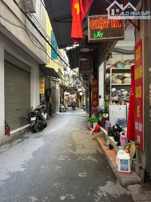Bán nhà Phạm Văn Đồng 5 Tầng, dân xây, mặt ngõ kinh doanh,oto qua nhà chỉ 8,9 Tỷ