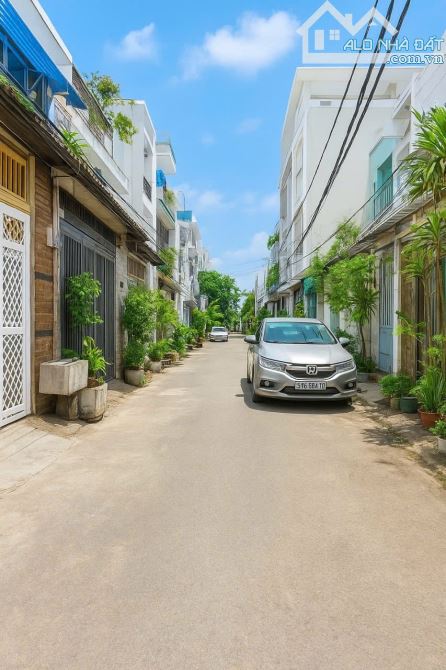 Gấp bán nhà gần Emart Phan Huy Ích, Gò Vấp, 44m2 hẻm ô tô, 2 tầng, chỉ 4 tỷ ++ - 1