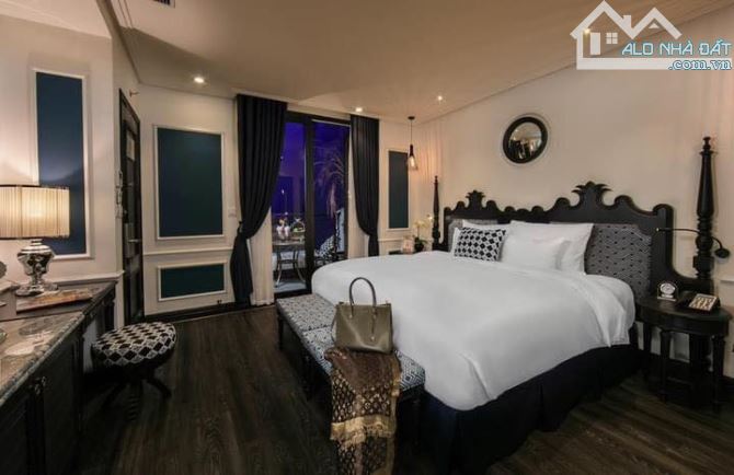 Bán Khách Sạn giá rẻ Mặt Phố Hàng Bè 350m2 - 11 Tầng - MT: 9.5m - 71 phòng - 310 Tỷ - 12