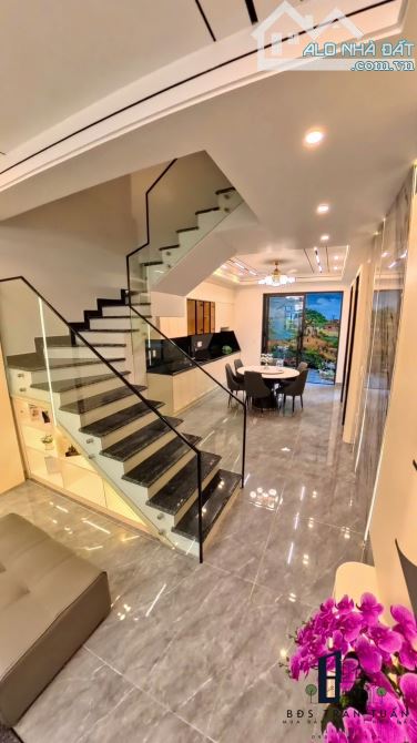 BÁN NHÀ ĐỘC LẬP SÂN CỔNG RIÊNG DIỆN TÍCH 108M² ĐƯỜNG CHÙA HÀNG - 12