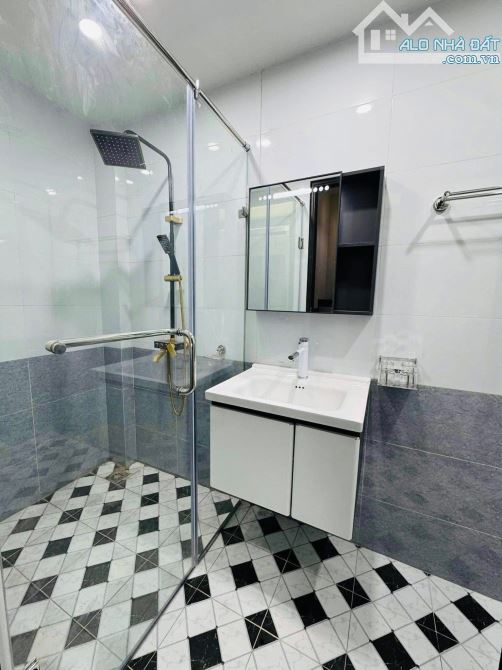 BÁN NHÀ PHÂN LÔ LÊ TRỌNG TẤN - THANH XUÂN 65m2 - 5T THANG MÁY - MT 5m - 19.7 TỶ - GARA ÔTÔ - 12