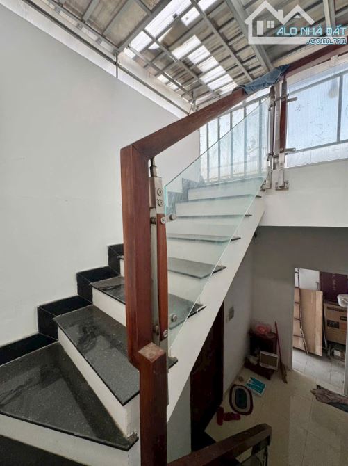 nhà hẻm xe hơi, DT :4,6x13m=5,78tỷ. trệt lầu, sân thượng.Quang trung P.10 GV - 13