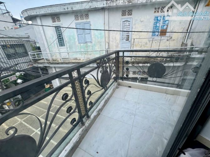 nhà hẻm xe hơi, DT :4,6x13m=5,78tỷ. trệt lầu, sân thượng.Quang trung P.10 GV - 14