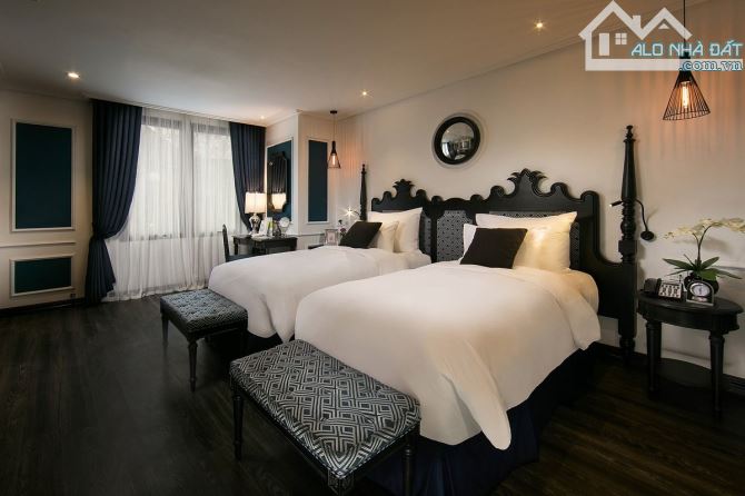 Bán Khách Sạn giá rẻ Mặt Phố Hàng Bè 350m2 - 11 Tầng - MT: 9.5m - 71 phòng - 310 Tỷ - 18