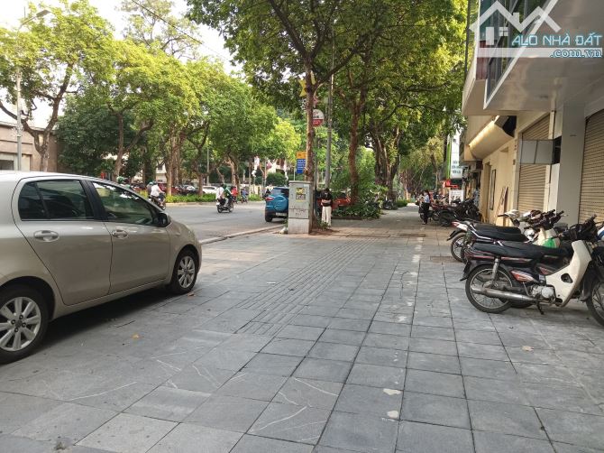 Mặt phố Bà Triệu - Lãi được 569 tỷ - Hoàn Kiếm, 281m2, mặt tiền 11,6m - Giá 259 tỷ - 2