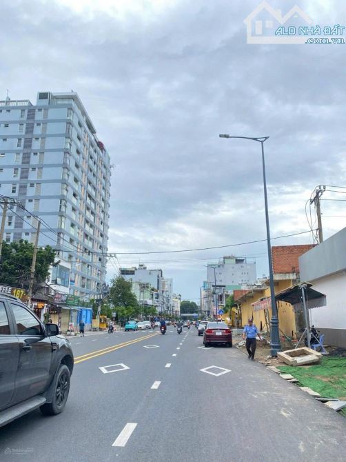 Hạ giá bán gấp MTKD Âu Cơ đoạn đẹp ngay ORIENTAL MALL (4.2x25m NH 4.65m) 4 tầng - 18.5 tỷ - 2