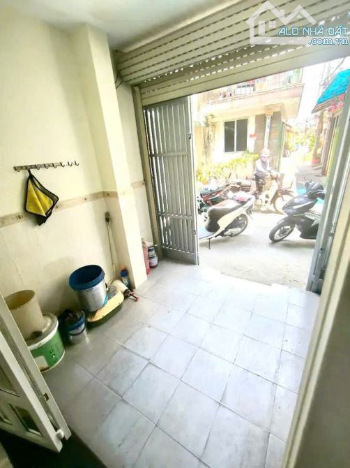 Bán nhà Quận 12 3 tỷ 190 triệu. Đường Lê Văn Khương. 2 Tầng. Đường 8m. Sổ hồng riêng 40m2 - 2