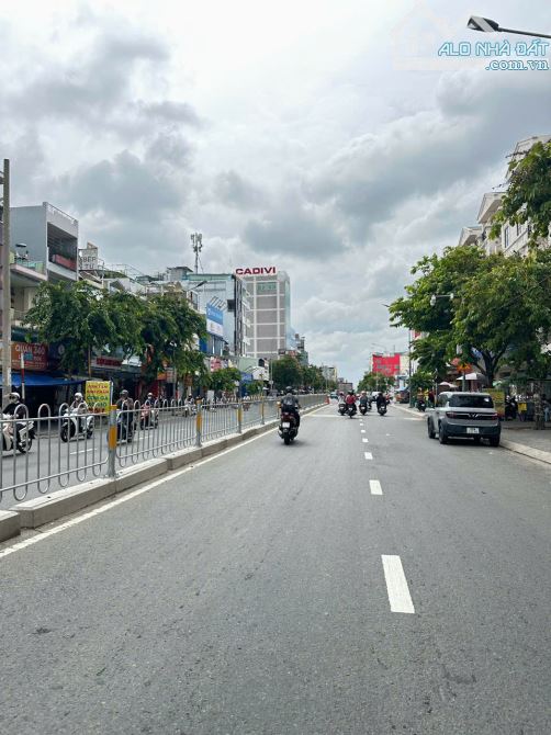 Chủ cần bán căn góc 2MT siêu hiếm DT 16 x 31m CN 300m2. Đường 40m và bên hông 12m, HĐT 120 - 2