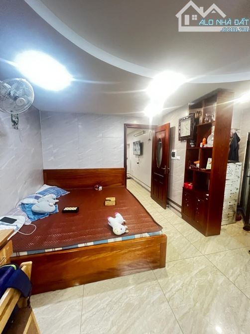 Bán tập thể Nhân Hoà - 90m2 - 3 ngủ - lô góc tầng 2 - vị trí nhà đẹp ở ngay - 2