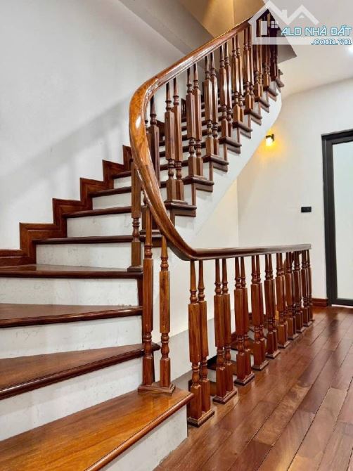 Bán nhà Thanh Lân. Cách 1 nhà ra phố. VF3 đỗ cổng. Lô góc - nội thất đẹp. - 2