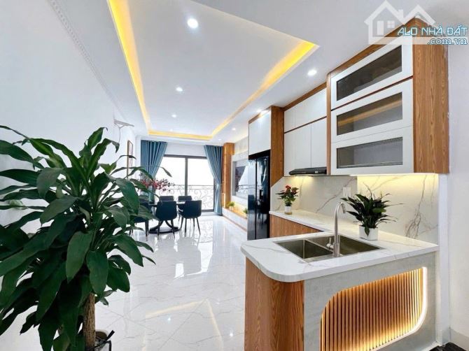 CỰC HIẾM! Nhà Phố LÔ GÓC ĐỘI CẤN 45m2, Ô TÔ ĐỖ GẦN, THANG MÁY, Chỉ 12 Tỷ - 2