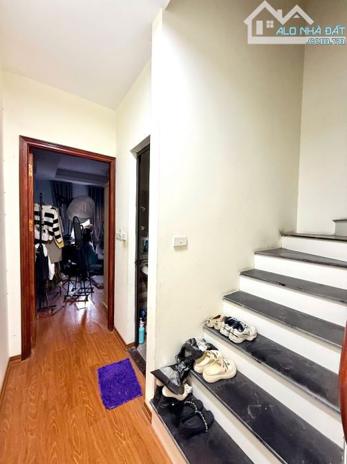 - Cần bán gấp nhà Hồ Tùng Mậu , Cầu Giấy, diện tích:30m2 x 4 tầng, giá 8 tỷ, - 2