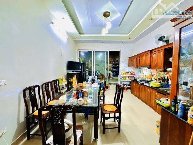 NHÀ HIẾM CẦU GIẤY – GẦN PHỐ – 5 TẦNG – Ở SƯỚNG – CHO THUÊ ĐỈNH - 2
