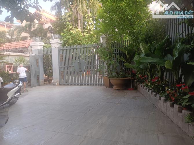 Ngộp Bank Bán Gấp Biệt Thự Quận 2 300m2 (10 x 30) 4 Tầng Giảm Còn 56,5 Tỷ TL - 2
