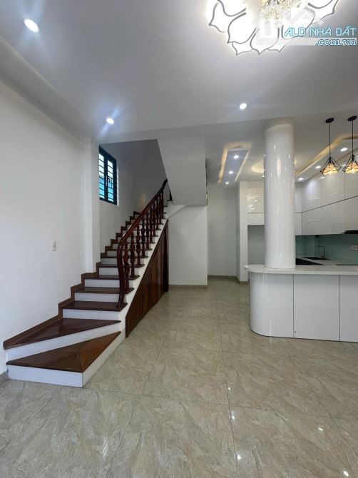 BÁN NHÀ SIÊU HIẾM — KIỆT Ô TÔ TRÁNH - SIÊU RẺ - 2