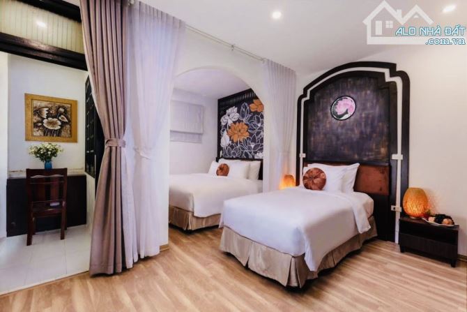 MẶT PHỐ CỔ -72m2, thang máy- SỔ VUÔNG - MẶT TIỀN RỘNG - KD sầm uất - 2