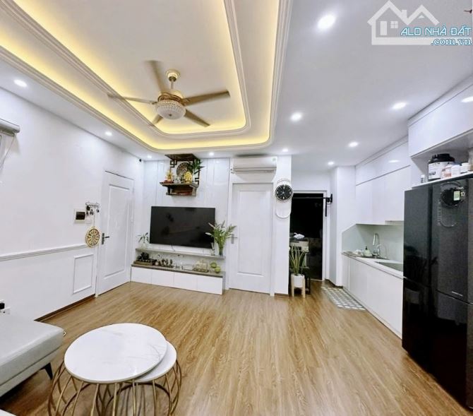 Đặng vũ hỷ-Việt Hưng-Lô góc 2 thoáng-Ô tô- 4ngủ -nhỉnh7tỉ - 2