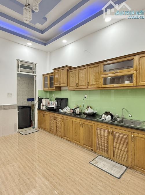 BÁN NHÀ NGAY CV LÀNG HOA GÒ VẤP - 4 TẦNG MỚI ĐẸP - 64M2 - NỞ HẬU - HXH, 7 TỶ XÍU - 2