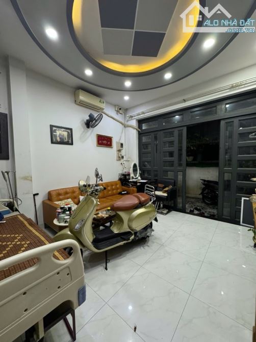 BÁN NHÀ 2 TẦNG ĐẸP KẾ PHẠM VĂN ĐỒNG - CÔNG VIÊN GIA ĐỊNH GÒ VẤP - 46M2 - 5 TỶ XÍU - 2