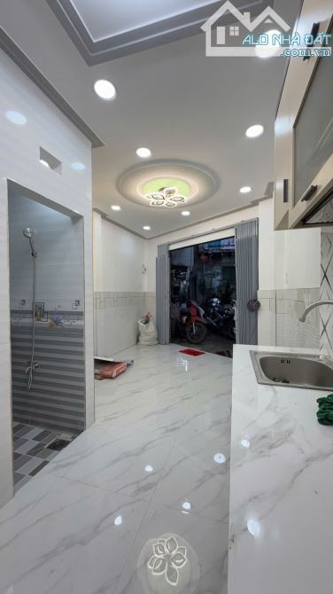 HẬU GIANG QUẬN 6 NGANG 4M CÔNG NĂNG 2PN 2WC CHỈ 2.4 Tỷ (TL) - 2