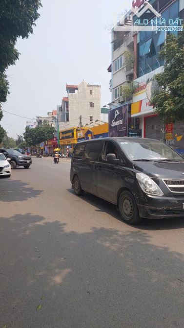Mặt phố Ngô Xuân Quảng / Nhà C4 111m, 18 tỷ / Ô tô đậu đỗ, Vỉa hè, Kinh doanh sầm uất - 4