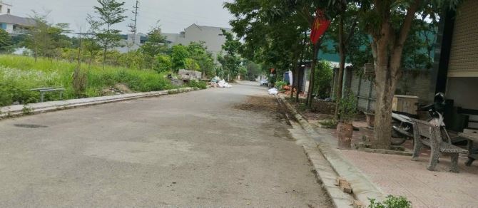 🔥🔥🔥 - C,C CẦN BÁ,N GẤP ĐẤT CÓ SẪN NHÀ XƯỞNG  Vew vườn hoa khu đô thi  Nam Hồng Đồng ky - 2