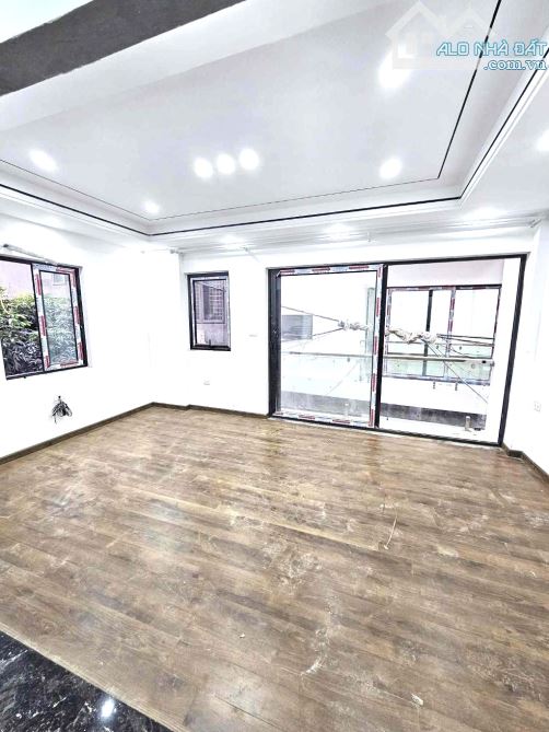 BÁN NHÀ ĐƯỜNG VIỆT HƯNG 40M2, 6 TẦNG THANG MÁY, Ô TÔ ĐỖ CỬA, 9.9 TỶ - 2