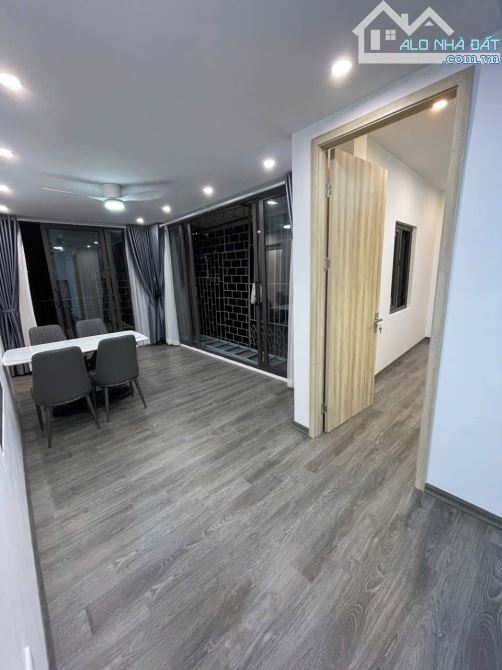 Bán tập thể đường Nguyễn Huy Tưởng căn góc 3 mặt thoáng nhà đẹp full nội thất, ô tô tránh - 2
