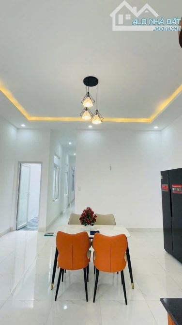 BÁN NHÀ CẤP 4 HẺM AMAKHE FULL NỘI THẤT  - Diện tích: 5x27m  - Thổ cư: 100% - Hướng: Bắc - 2
