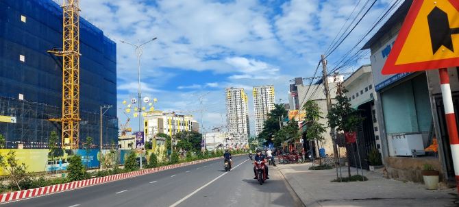 Bán ĐẤT Mặt tiền đường Thống Nhất Dĩ An ngay Làng Đại Học DT: 300m2 Giá 23 Tỷ - 2