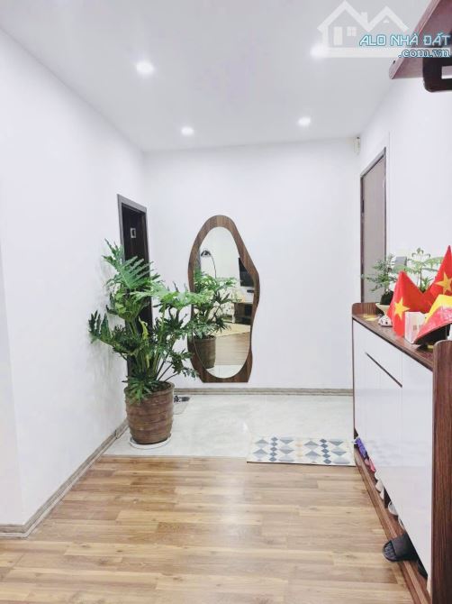 Bán Căn Hộ Mặt Phố Vũ Trọng Phụng- Thanh Xuân- 109m2, 3PN, 2WC- SĐCC- 8.7 Tỷ - 2