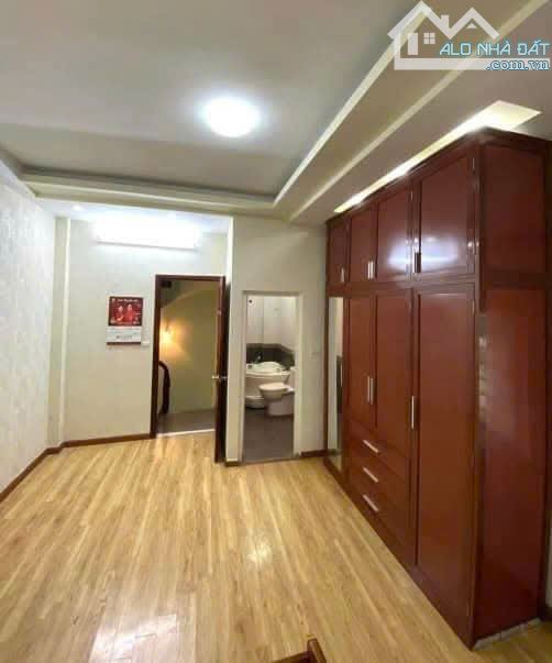 Cho thuê nhà ngõ 12 Lương Khánh Thiện, 5 tầng x 30m2, 3 ngủ, 11 Triệu - 2