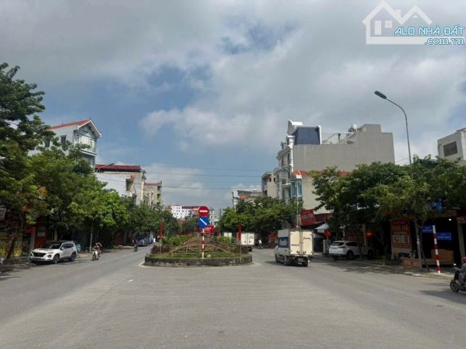 Bán đất mặt đường đôi Nguyễn văn cừ Từ Sơn,kinh doanh sầm uất - 2