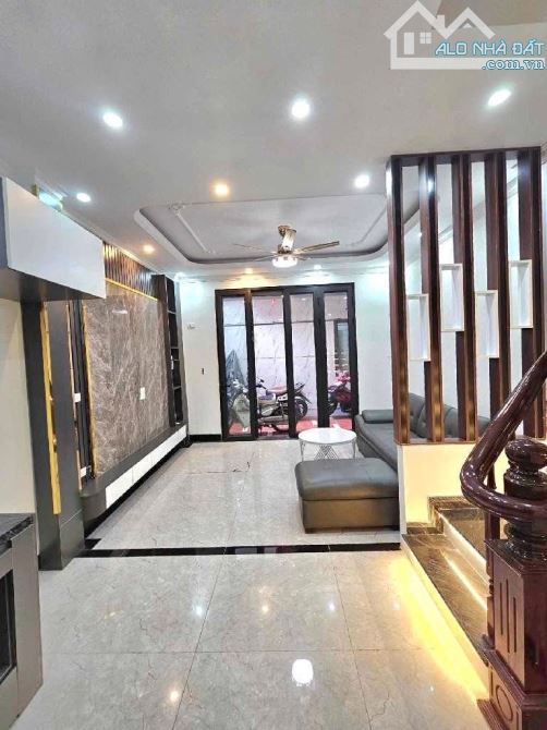 Nhà đẹp ở ngay Thanh Am- 5 tầng- ô tô đỗ cổng- 5.X Tỷ - 2