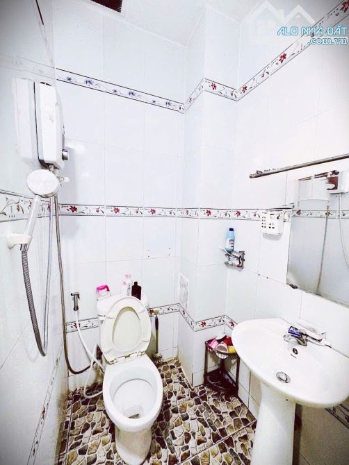BÁN NHÀ LẦU TRUNG TÂM TP.BIÊN HOÀ – P.THỐNG NHẤT (TRẤN BIÊN MỚI)  • 📐 Diện tích: 4.2m x 1 - 2
