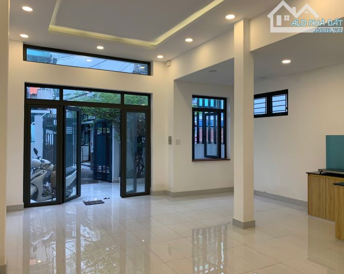 Bán Gấp! Nhà Lô Góc 2 Tầng Âu Cơ, Tân Phú – 67.5m² Nở Hậu, Xe Hơi VF3 Vào Tận Nơi - 8.4 Tỷ - 2