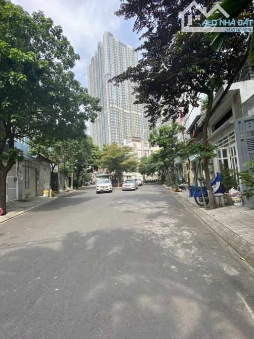 Duy Nhất ! Khu Nguyễn Hửu Cảnh, hẻm ô tô thông, ngay gần Landmark 81, 5 Tầng, giá tốt 9,9 - 2