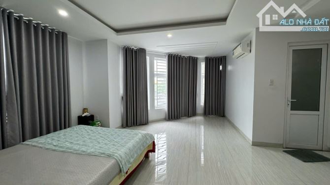 NHÀ LÔ GÓC DUY NHẤT MẶT TIỀN THÍCH QUẢNG ĐỨC ĐANG BÁN, CÓ SỔ HOÀN CÔNG - 2