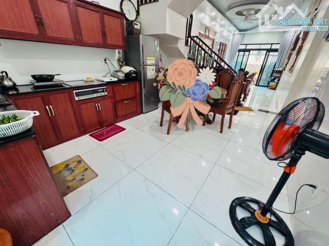 TÂN BÌNH – GẦN GA METRO, SÂN BAY – 3 TẦNG – 6.x TỶ TL  🔑 DT: 69m² (4x17m) vuông A4, - 2