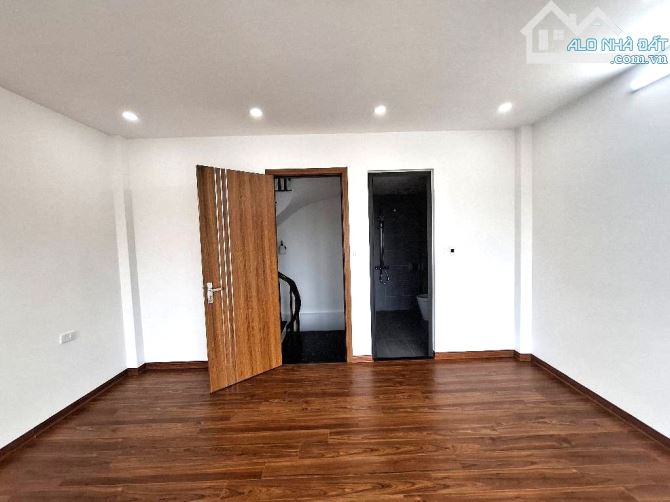 BÁN NHÀ ĐƯỜNG BÁT KHỐI 35M2, 5 TẦNG, NGÕ NÔNG, GẦN Ô TÔ, 6.2 TỶ. - 2