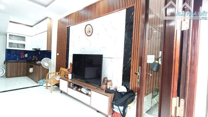 BÁN NHÀ ĐƯỜNG BÁT KHỐI 35M2, 5 TẦNG VIEW HỒ, Ô TÔ ĐỖ CỔNG, 6.1 TỶ. - 2
