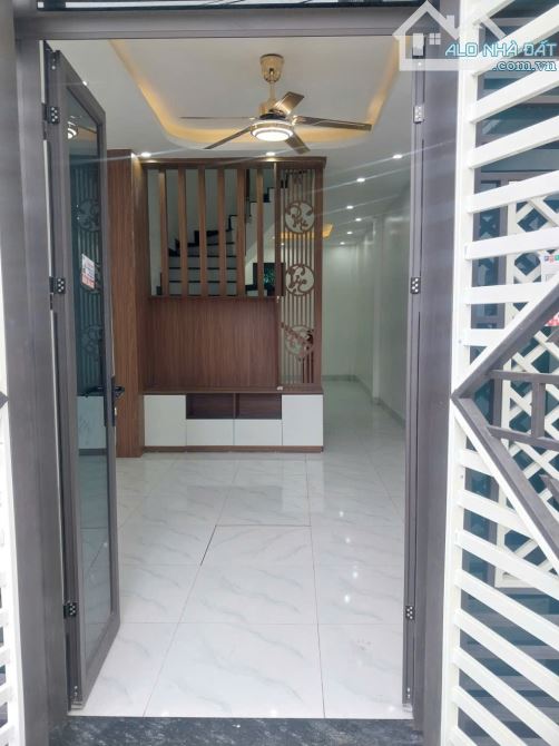 Nhà 4T*40m2 full nội thất- ngõ thông ô tô qua nhà-Gần QL6- Giá 3,05 tỷ - 2
