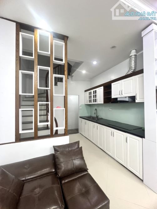 BÁN NHÀ BÁT KHỐI 35M2, 5 TẦNG, GẦN BÃI Ô TÔ, HÀNG XÓM AEON MALL, 6.1 TỶ. - 2