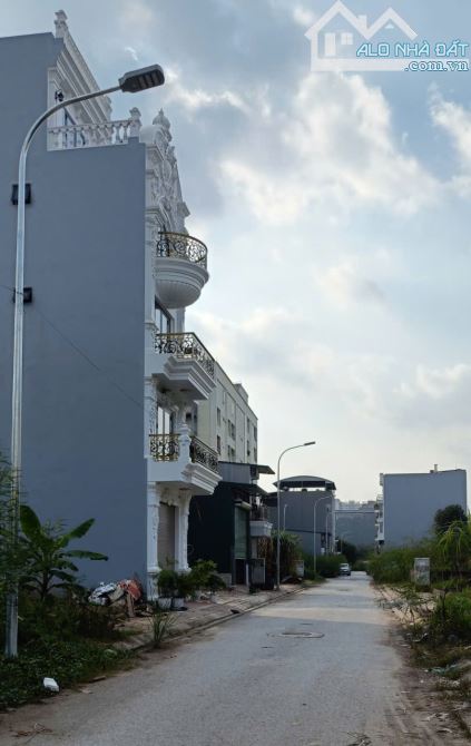 Đất DV 5.5 Trạm Trôi 99.7m2- MT5.5, vỉa hè KD, ô tô tránh, giá 13.4 tỷ - 2
