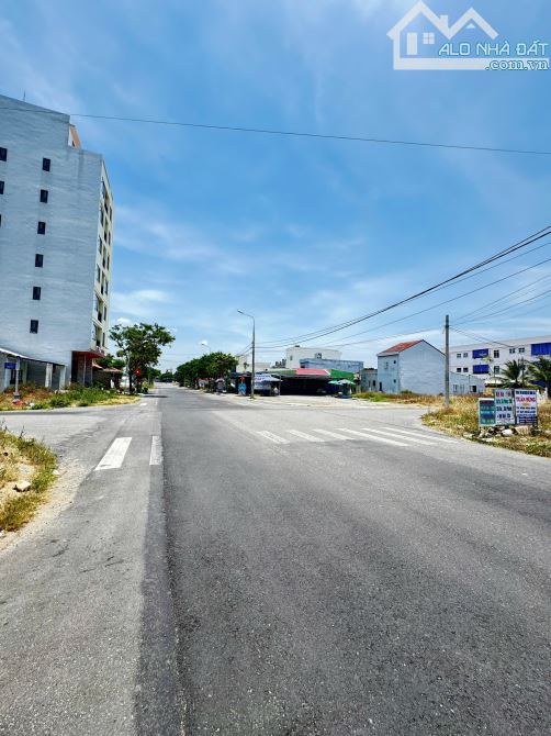 Bán 3 lô đất LK 300m mặt tiền đường Nguyễn Thần Hiến ngang 15m Khu Biển Tân Trà siêu vip - 2