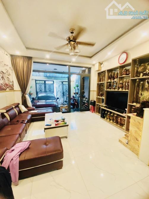 Mặt tiền khu Tên Lửa - 5x20m - Thang máy xịn - Nội thất cao cấp - Nhà đẹp - 2