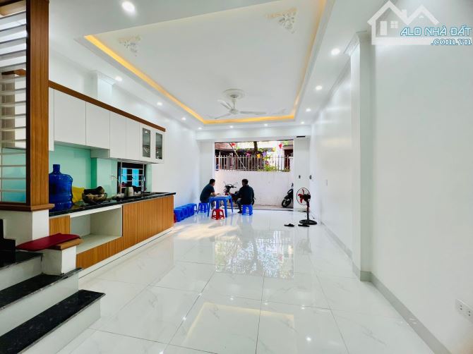 NÁM NHÀ BẮC TỪ LIÊM - THANG MÁY - 2 MẶT THOÁNG - NGÕ THÔNG - GẦN CHỢ CÁC TRƯỜNG HỌC - 2