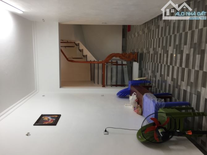 Bán Nhà mặt đường Nguyễn Trãi, Sầm Sơn, T.Hoá. 2 tầng. DT: 180m2, 3 ngủ. Giá 4,2 tỷ - 2