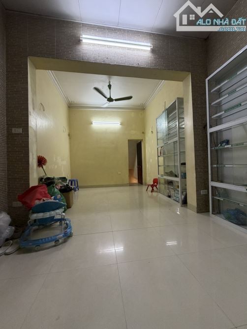 Chính chủ cho thuê nhà mặt đường số 136 Đê Trần Khát Chân - Hà Nội - 2