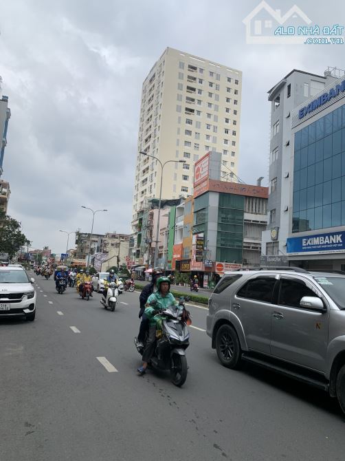 Bán nhà mặt tiền Phan Đình Phùng P.17 Q.Phú Nhuận cấp 4 DT: 13m x 23m cn: 299m2 giá 97tỷ - 2
